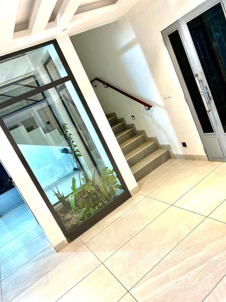 Luxury Suites Chester One Dakar Zewnętrze zdjęcie